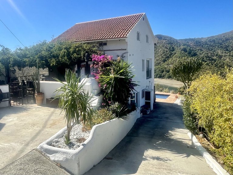 Villa for Sale in Istán, Malaga 14