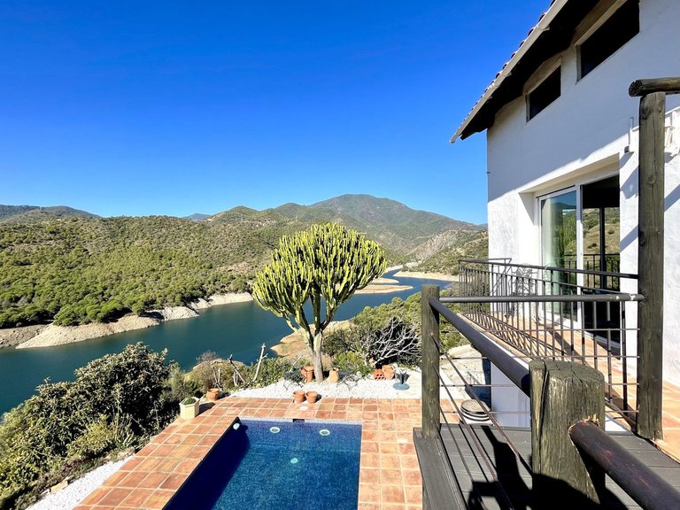 Villa for Sale in Istán, Malaga 2