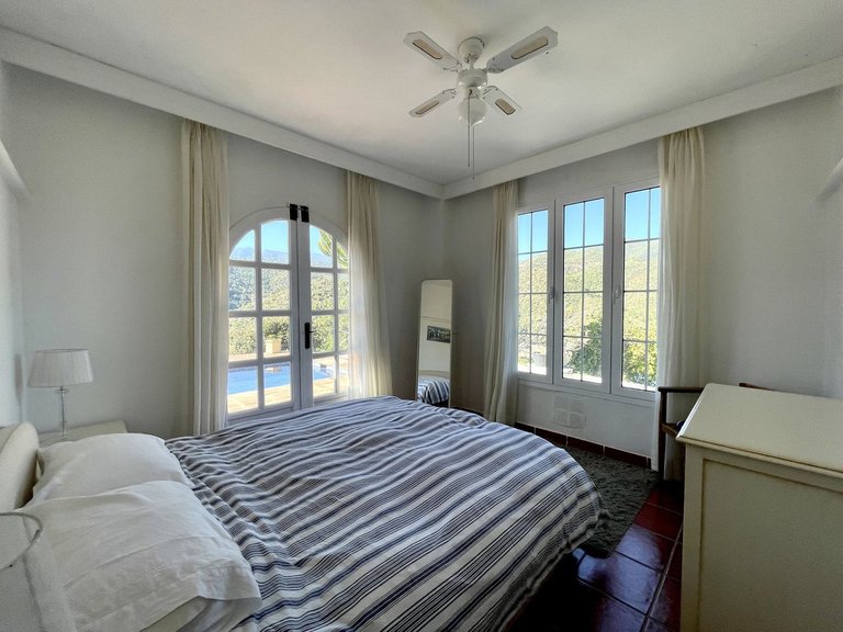 Villa for Sale in Istán, Malaga 38