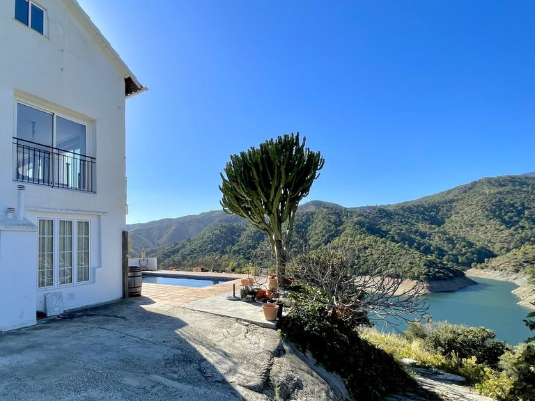 Villa for Sale in Istán, Malaga 43