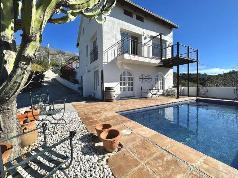 Villa for Sale in Istán, Malaga 45