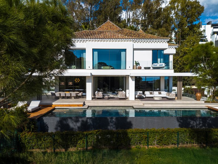 Villa for Sale in La Quinta, Malaga 2
