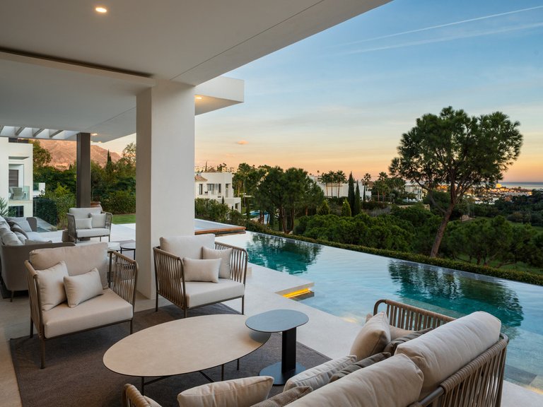 Villa for Sale in La Quinta, Malaga 30