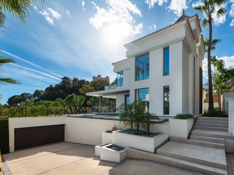 Villa for Sale in La Quinta, Malaga 31