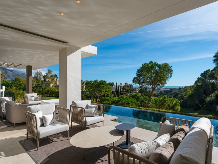 Villa for Sale in La Quinta, Malaga 4