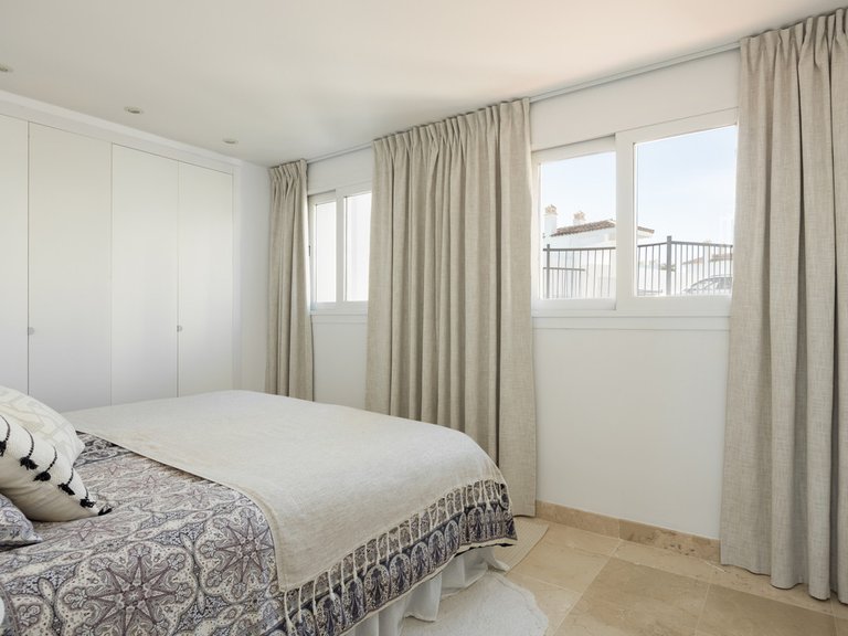 Apartment for Sale in El Paraiso, Malaga 10