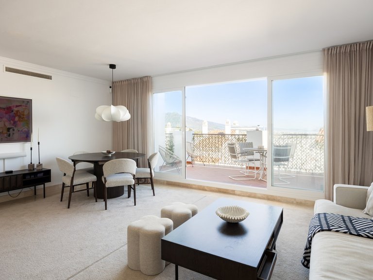 Apartment for Sale in El Paraiso, Malaga 2