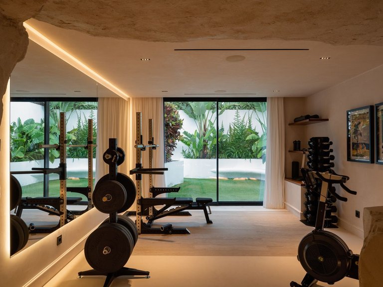Villa for Sale in Nueva Andalucía, Malaga 11