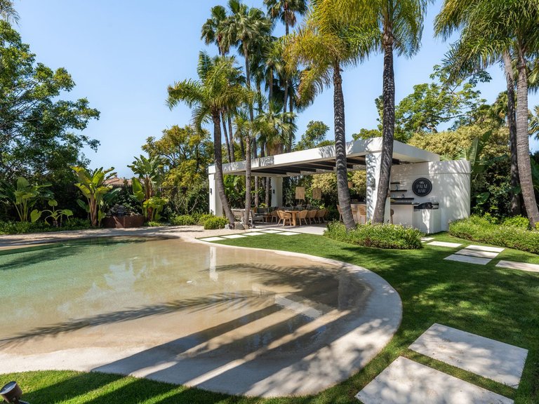 Villa for Sale in Nueva Andalucía, Malaga 16