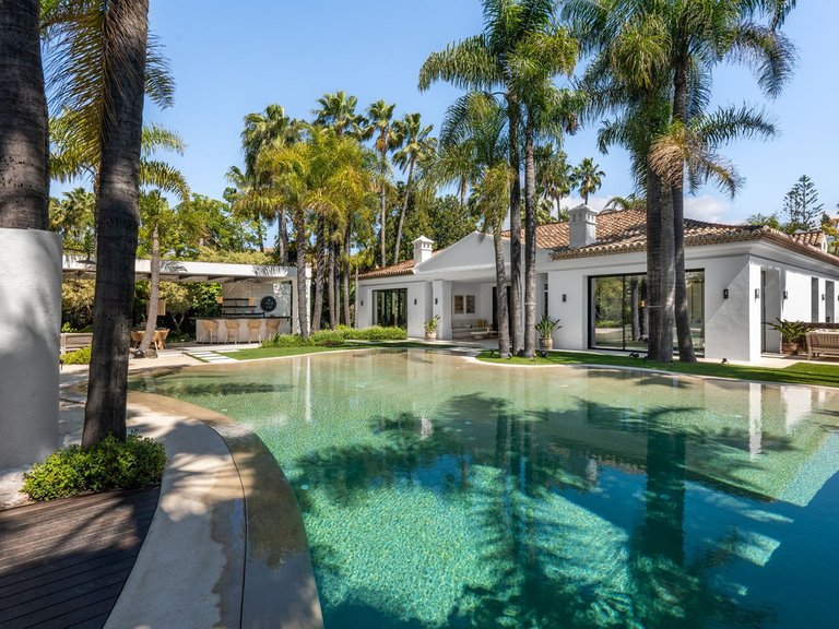 Villa for Sale in Nueva Andalucía, Malaga 17