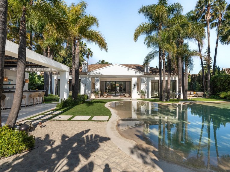 Villa for Sale in Nueva Andalucía, Malaga 18