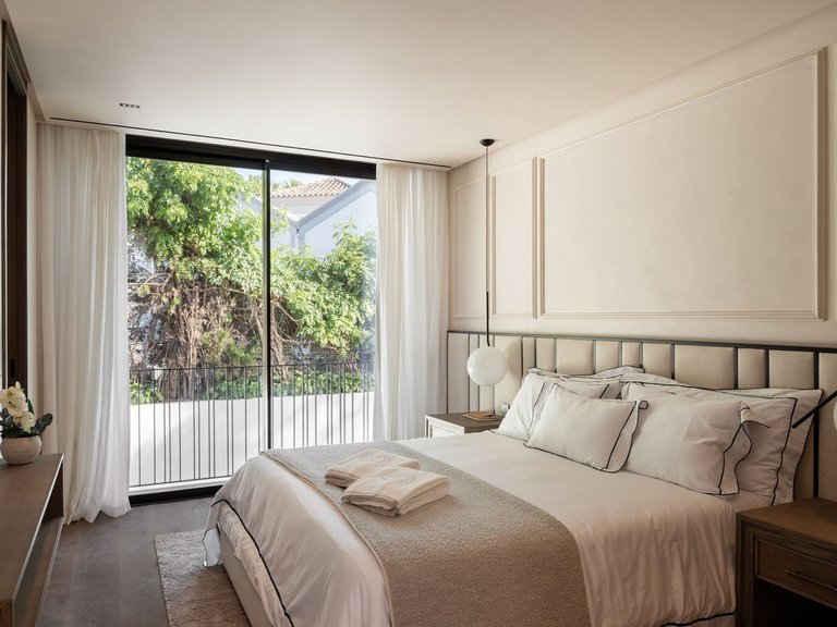 Villa for Sale in Nueva Andalucía, Malaga 4