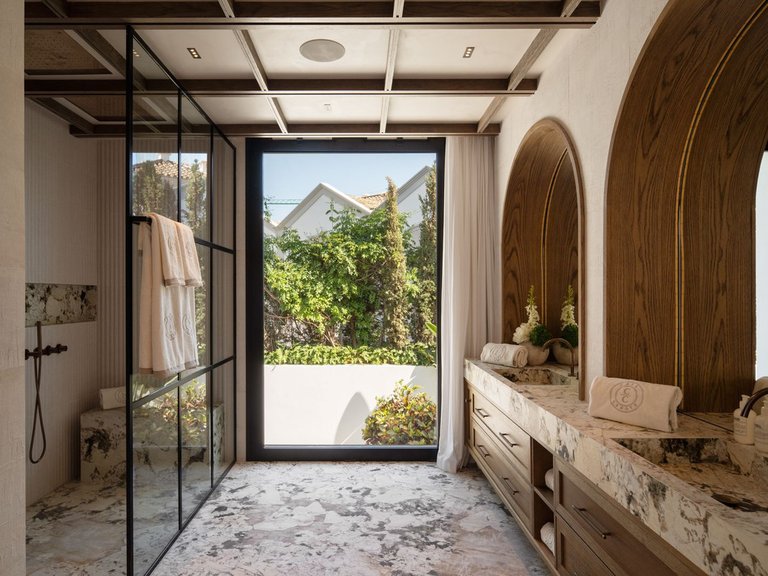 Villa for Sale in Nueva Andalucía, Malaga 8