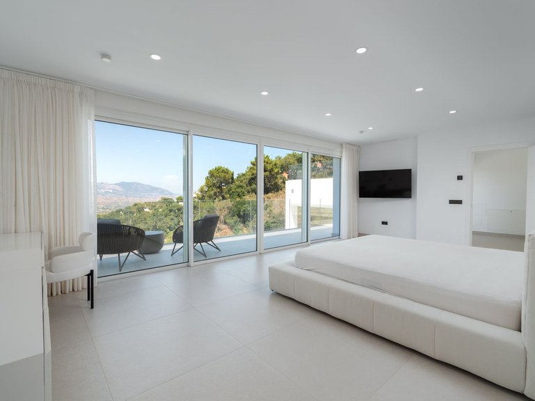 Villa for Sale in La Mairena, Malaga 11