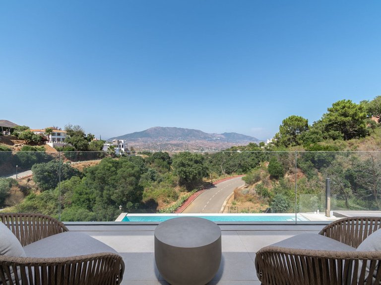 Villa for Sale in La Mairena, Malaga 13