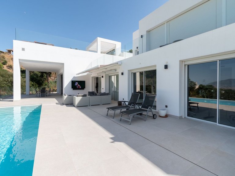Villa for Sale in La Mairena, Malaga 2