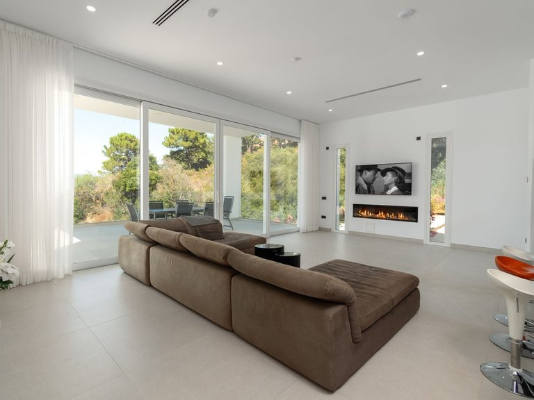 Villa for Sale in La Mairena, Malaga 3