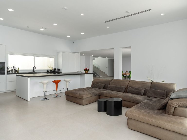 Villa for Sale in La Mairena, Malaga 4
