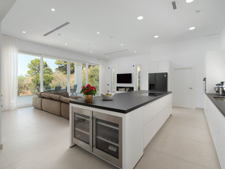 Villa for Sale in La Mairena, Malaga 5