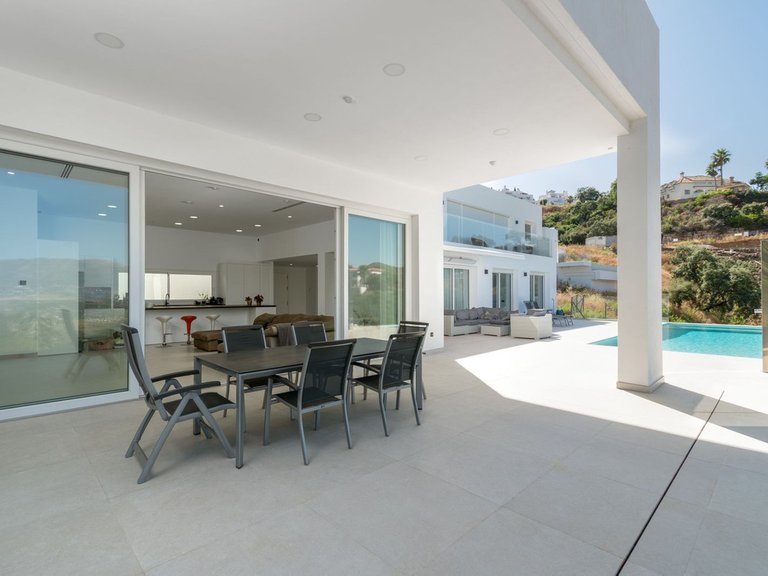 Villa for Sale in La Mairena, Malaga 7