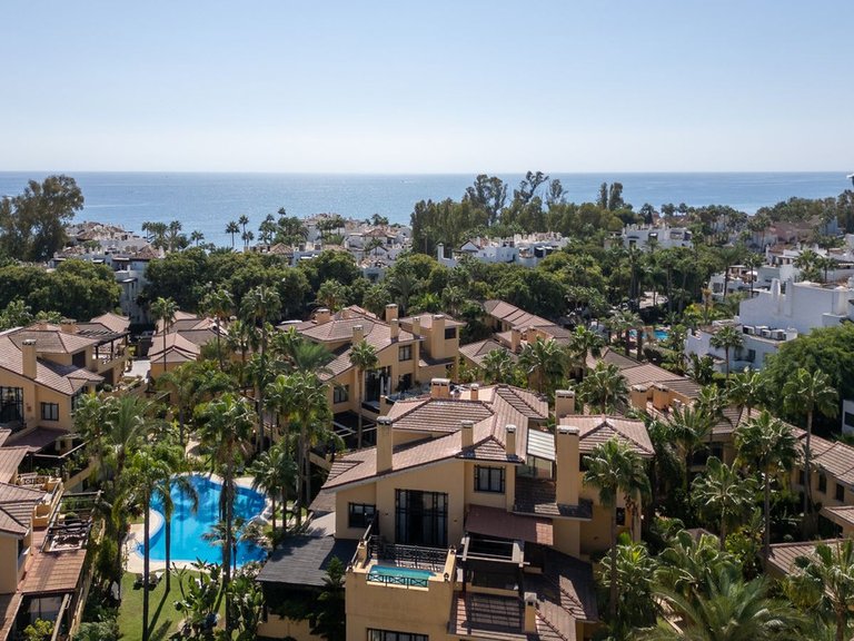Apartment for Sale in Puerto Banús, Malaga 1