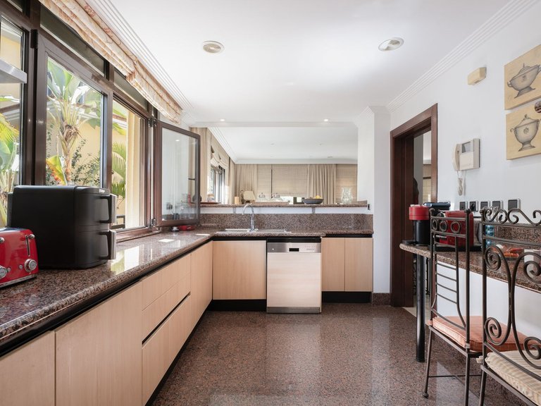 Apartment for Sale in Puerto Banús, Malaga 12