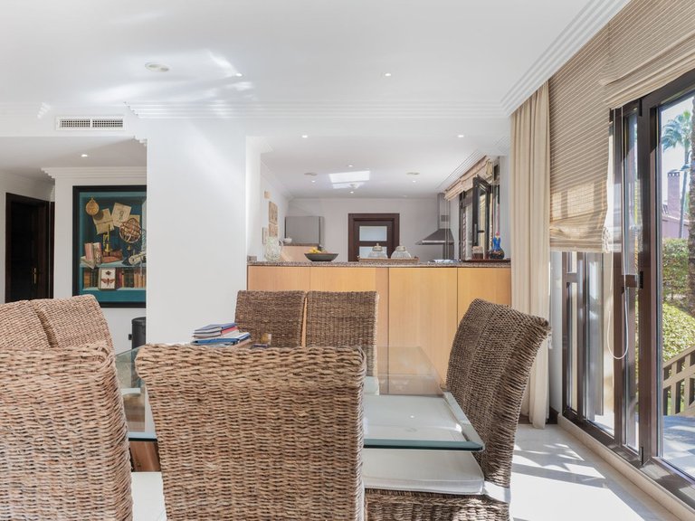 Apartment for Sale in Puerto Banús, Malaga 16