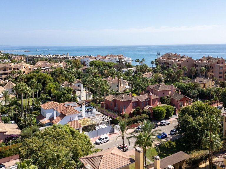 Apartment for Sale in Puerto Banús, Malaga 42