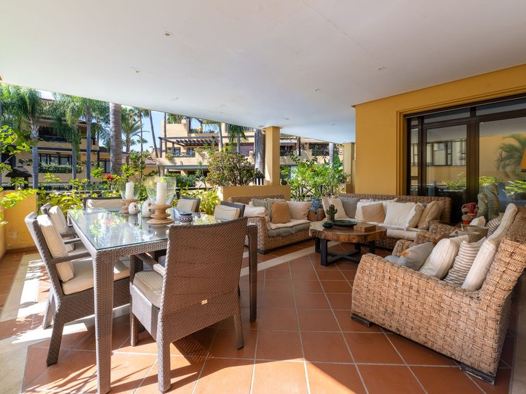 Apartment for Sale in Puerto Banús, Malaga 5
