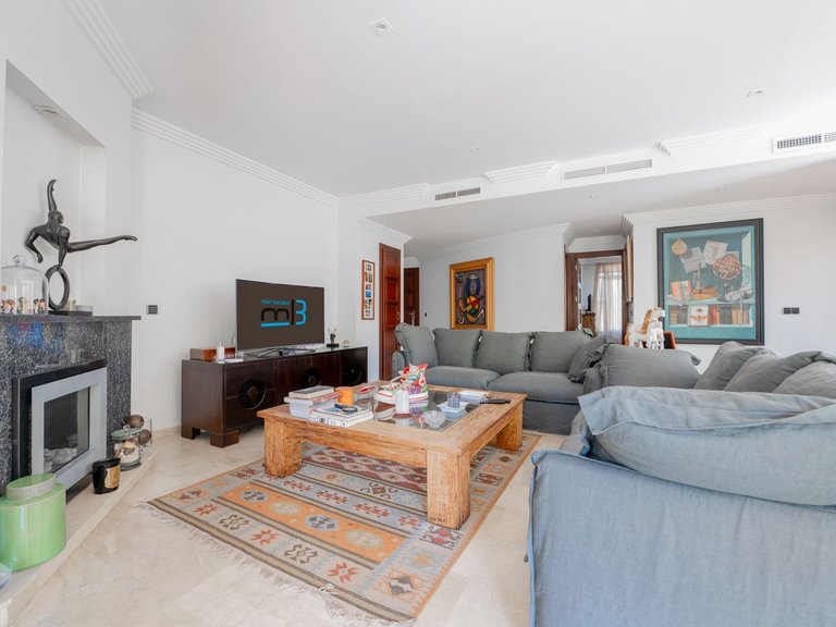 Apartment for Sale in Puerto Banús, Malaga 9