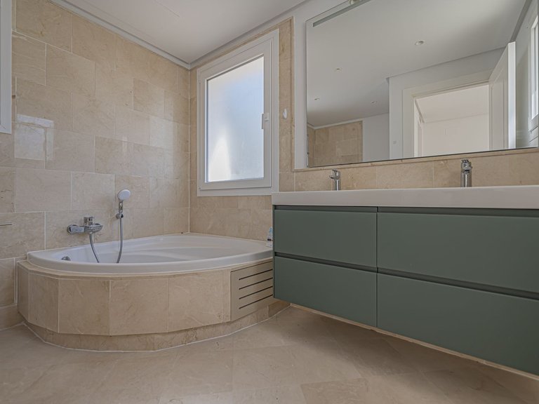 Apartment for Sale in Nueva Andalucía, Malaga 11