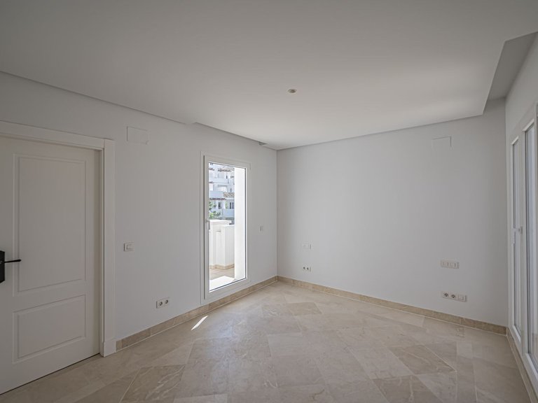 Apartment for Sale in Nueva Andalucía, Malaga 12