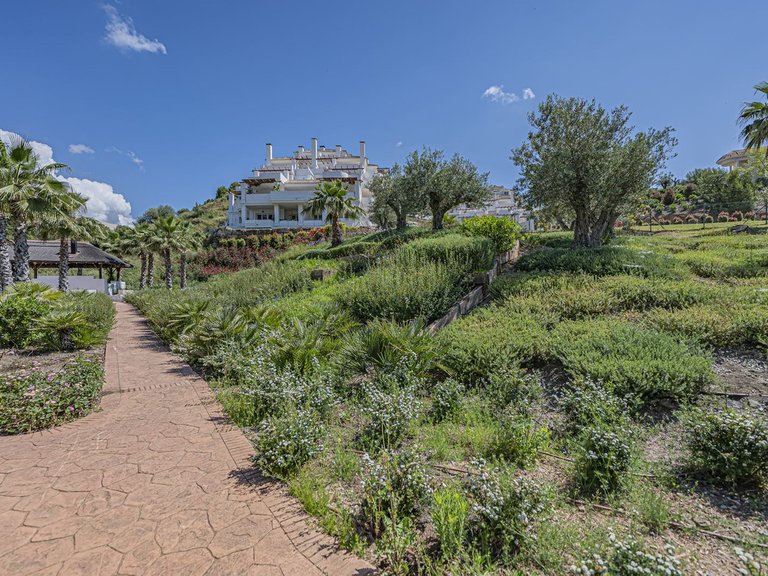 Apartment for Sale in Nueva Andalucía, Malaga 14