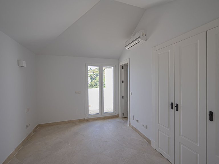 Apartment for Sale in Nueva Andalucía, Malaga 15