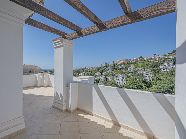 Apartment for Sale in Nueva Andalucía, Malaga 16