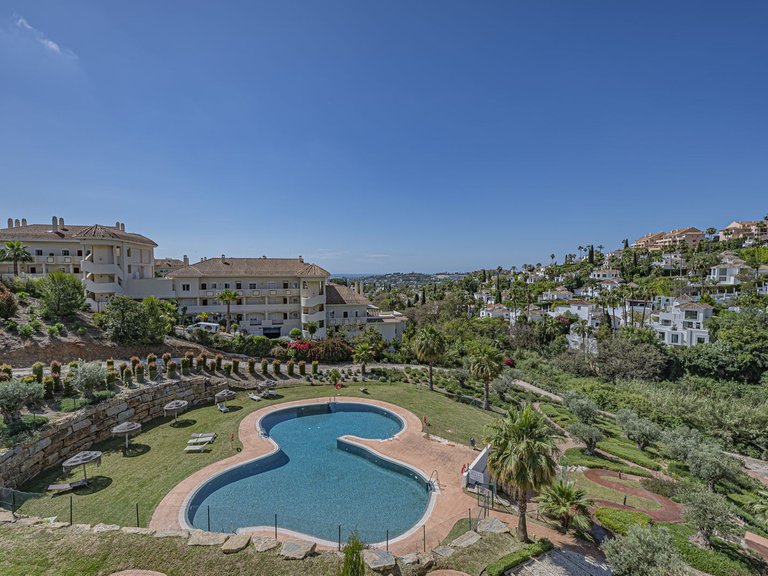 Apartment for Sale in Nueva Andalucía, Malaga 17