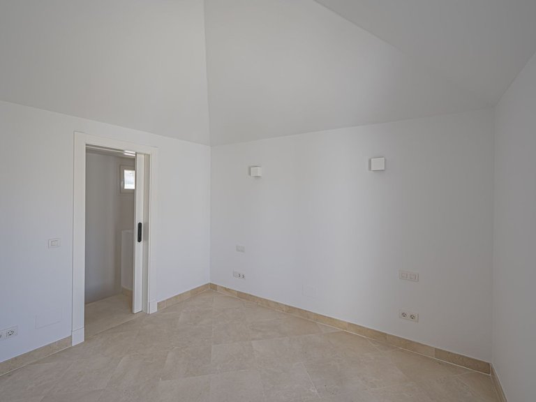 Apartment for Sale in Nueva Andalucía, Malaga 19