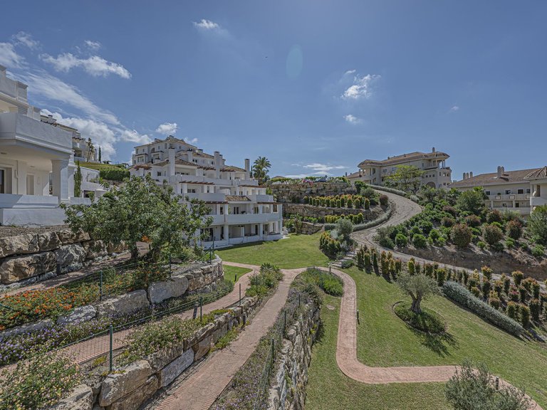 Apartment for Sale in Nueva Andalucía, Malaga 2
