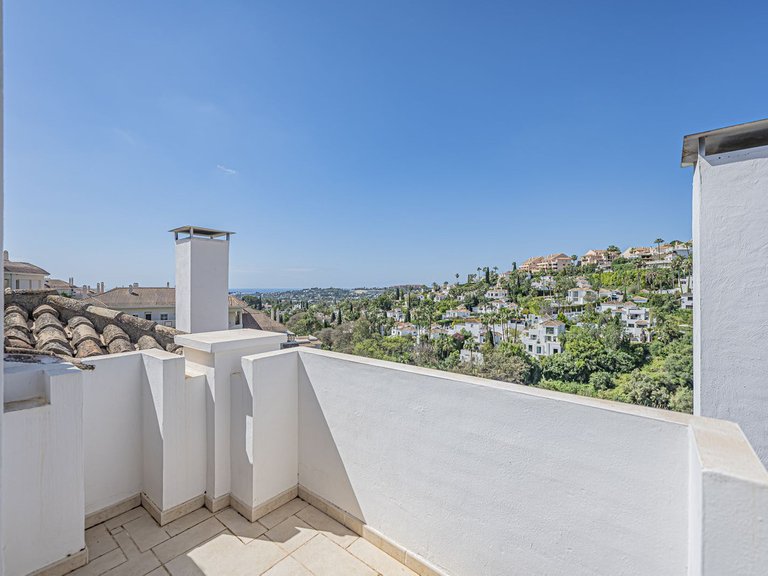 Apartment for Sale in Nueva Andalucía, Malaga 24