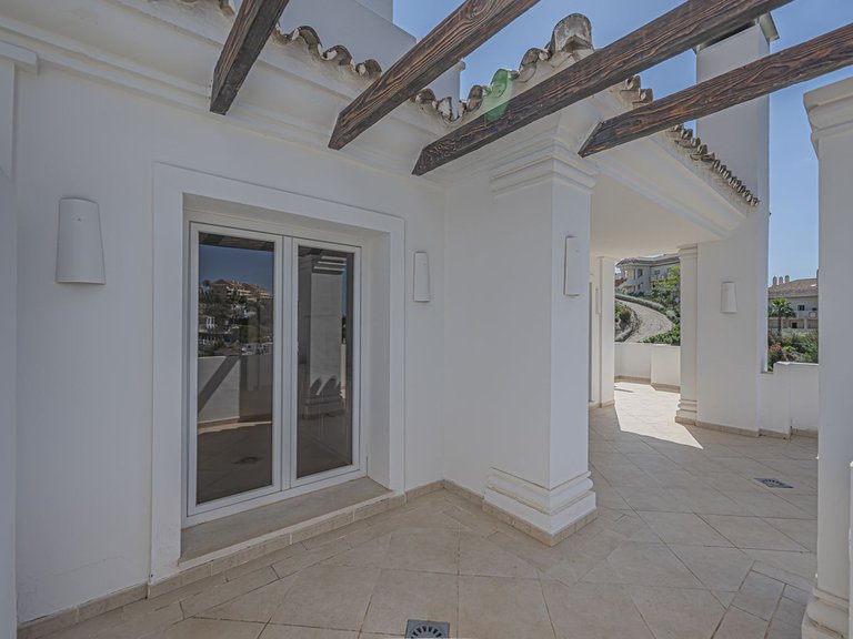 Apartment for Sale in Nueva Andalucía, Malaga 26
