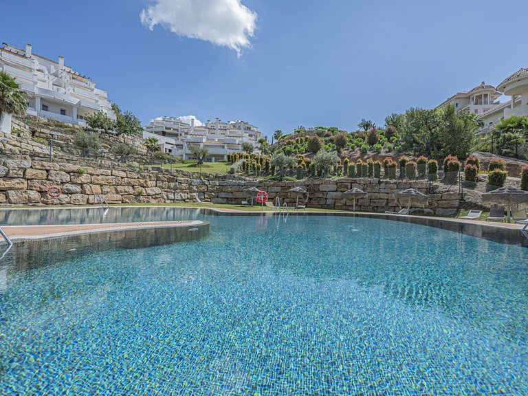 Apartment for Sale in Nueva Andalucía, Malaga 27