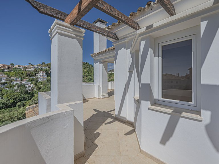 Apartment for Sale in Nueva Andalucía, Malaga 28