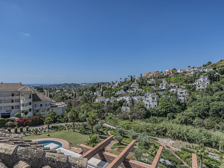 Apartment for Sale in Nueva Andalucía, Malaga 3