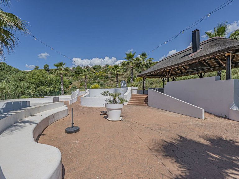 Apartment for Sale in Nueva Andalucía, Malaga 32