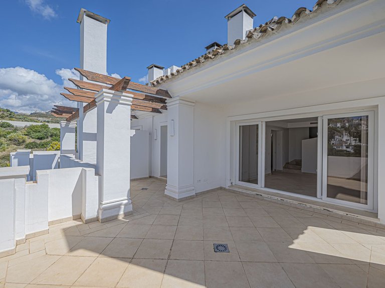 Apartment for Sale in Nueva Andalucía, Malaga 4