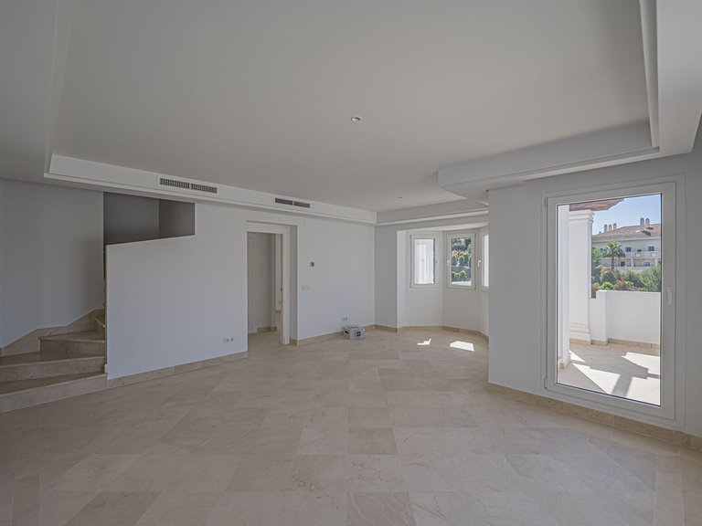 Apartment for Sale in Nueva Andalucía, Malaga 5