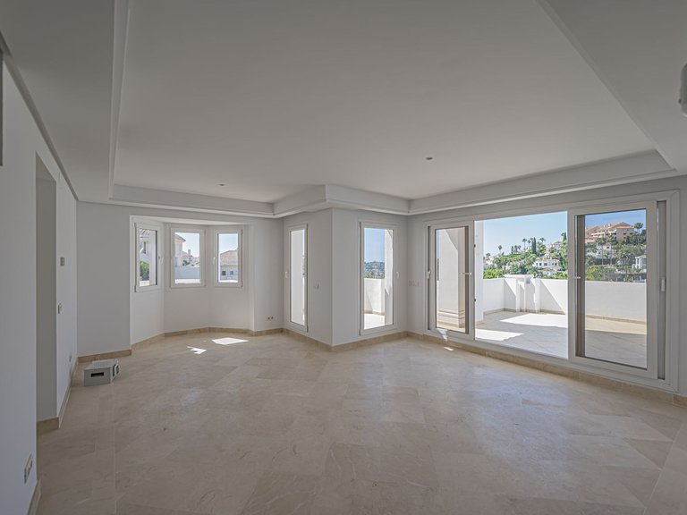 Apartment for Sale in Nueva Andalucía, Malaga 7