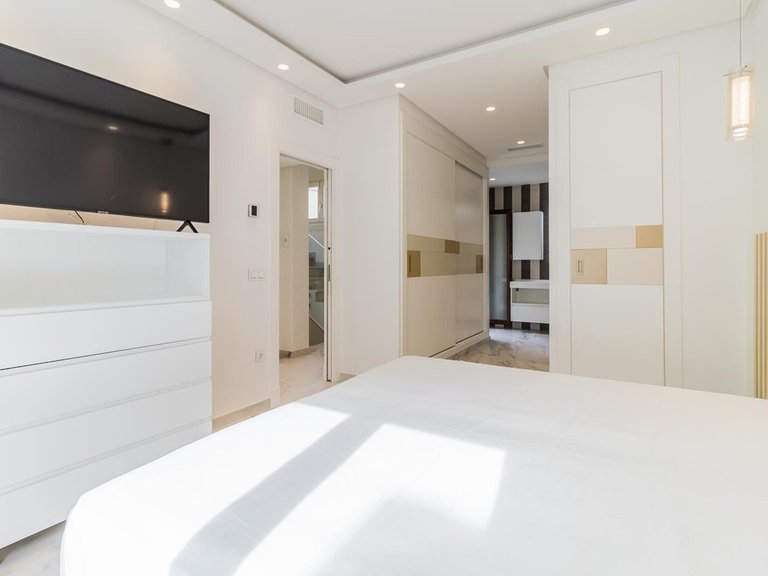 Villa for Sale in Estepona, Malaga 11