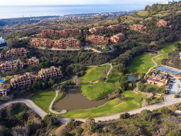 Apartment for Sale in La Mairena, Malaga 1