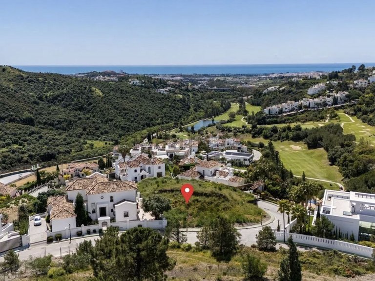 Plot for Sale in Benahavís, Malaga 1